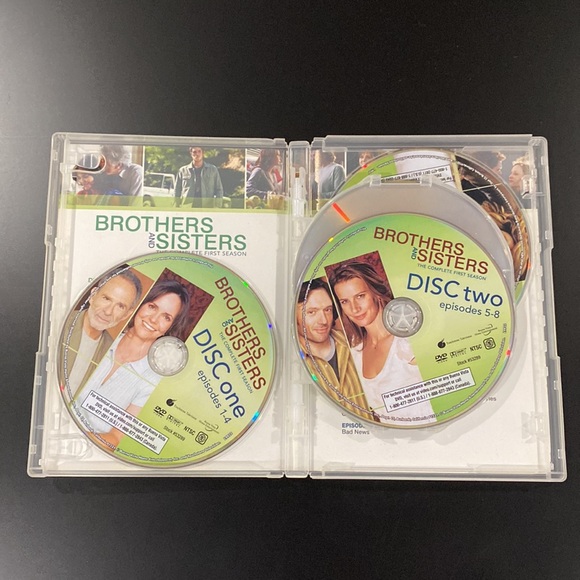 Brothers and Sisters - The Complete First Season (DVD Set) - Picture 3 of 8